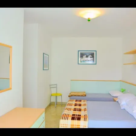 Cozy By The דירה *